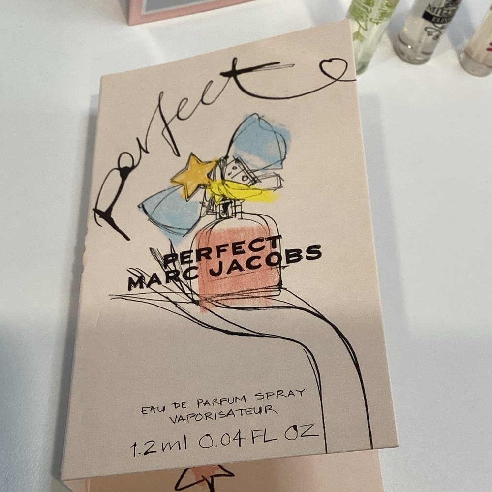 🌺 Perfume Sample Bundle - 6pc. - Picture 5 of 14